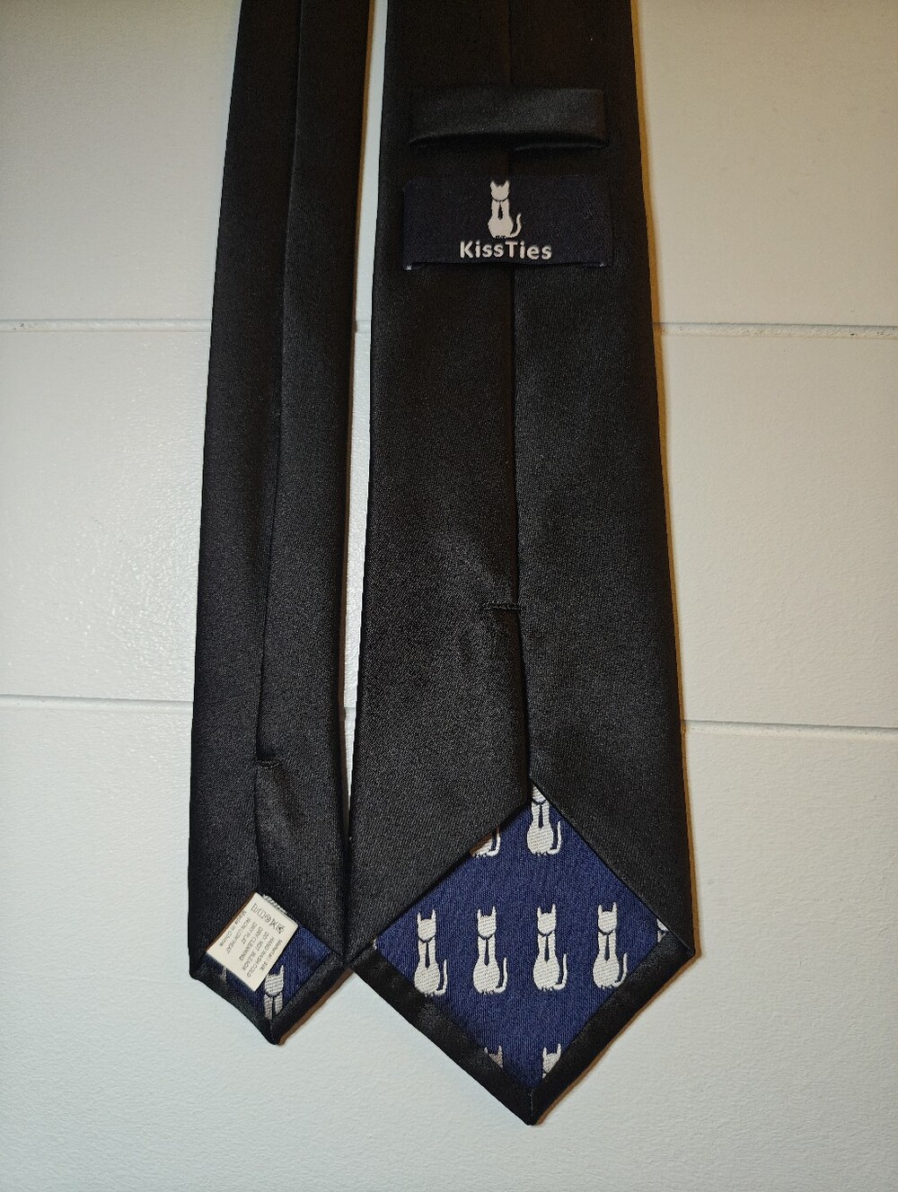KissTies 100% Silk Black Necktie Hidden Blue Cat Lining Novelty Tie
